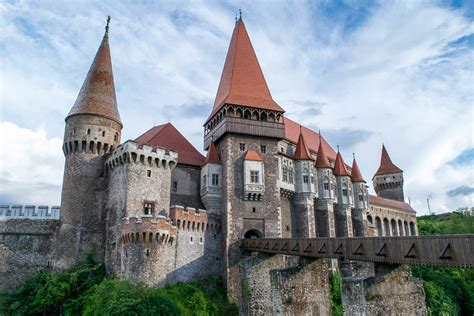 what country is corvin castle history